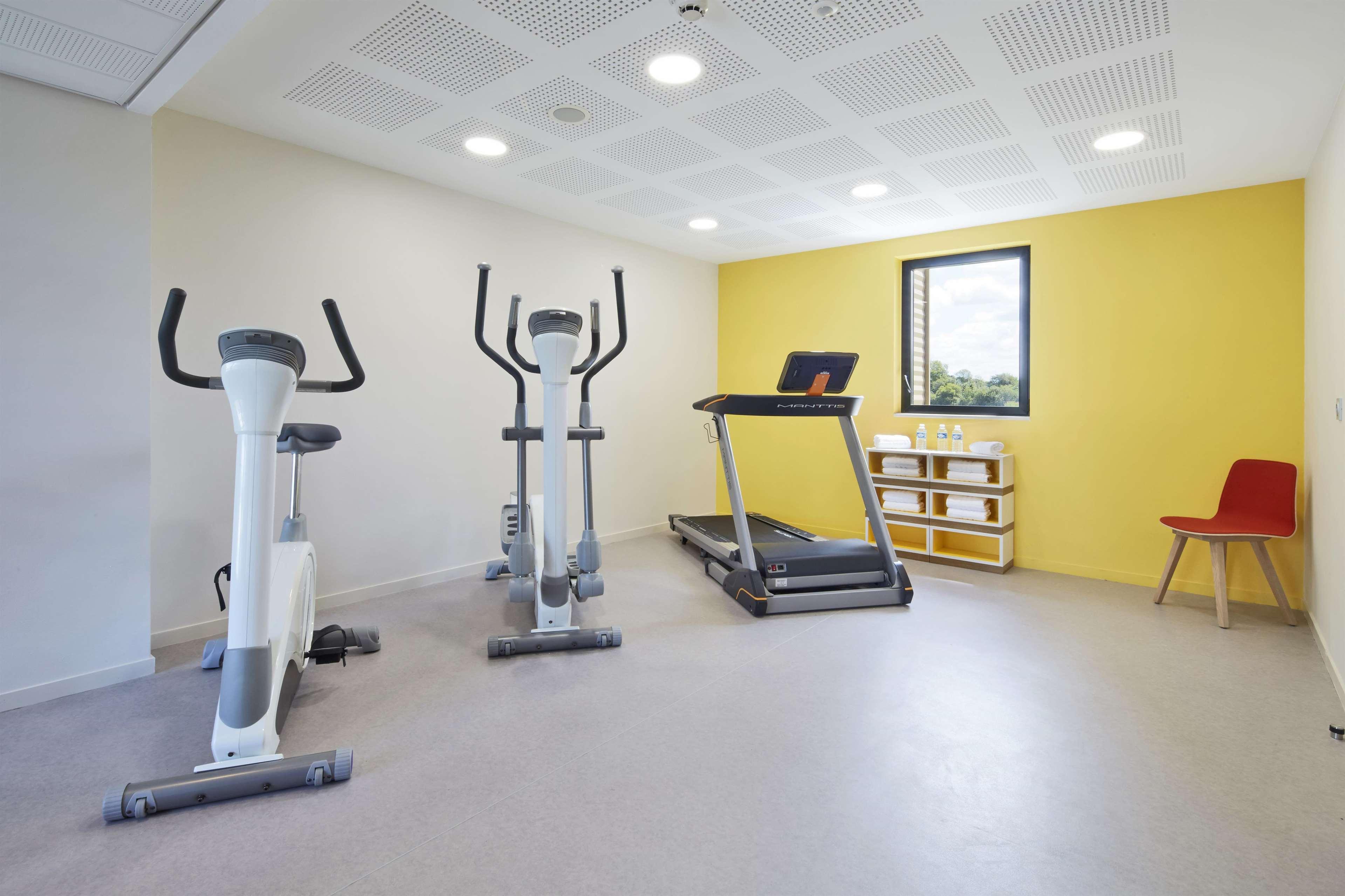 Kyriad Prestige Pau – Palais des Sports Bagian luar foto