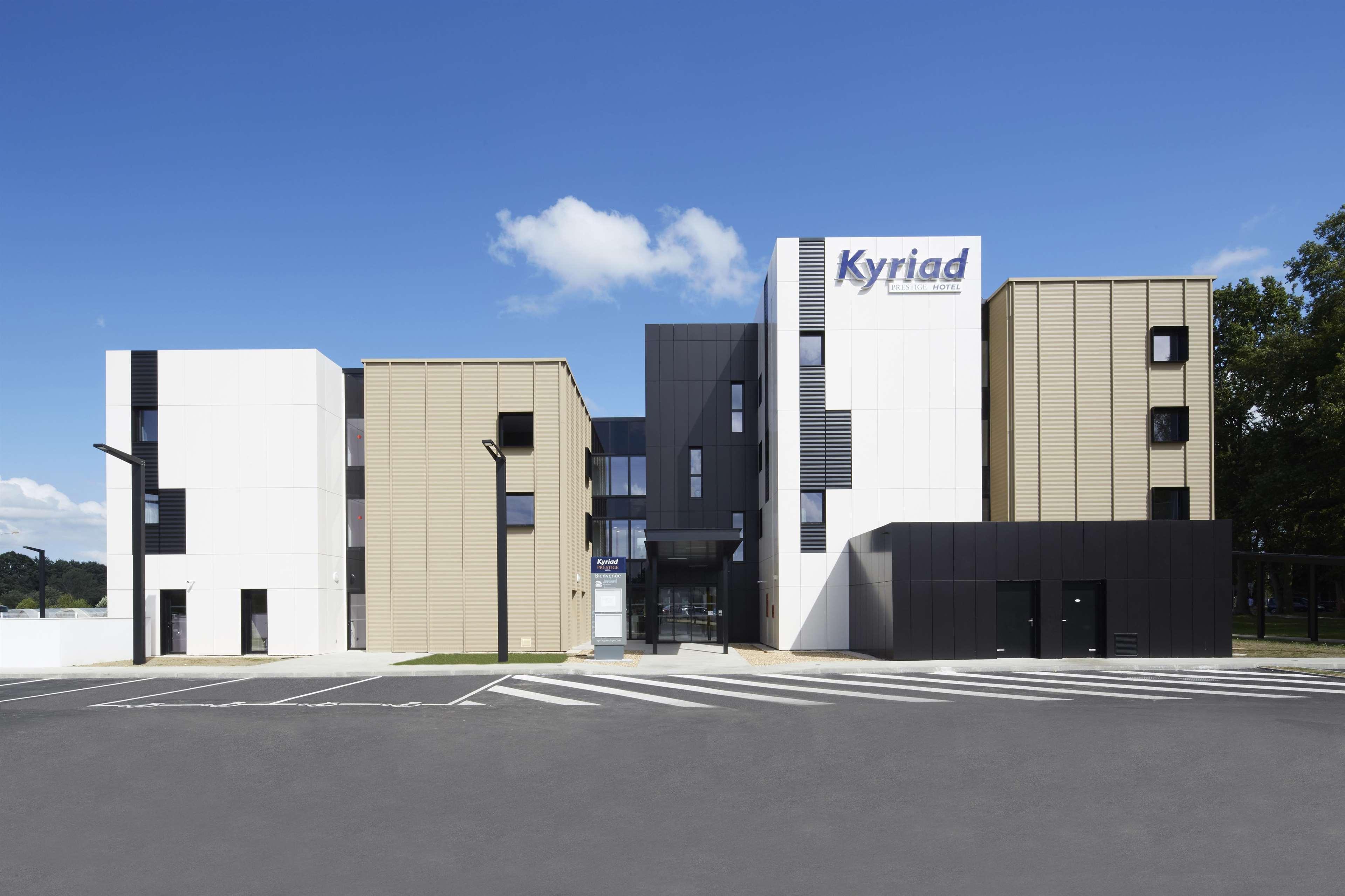 Kyriad Prestige Pau – Palais des Sports Bagian luar foto