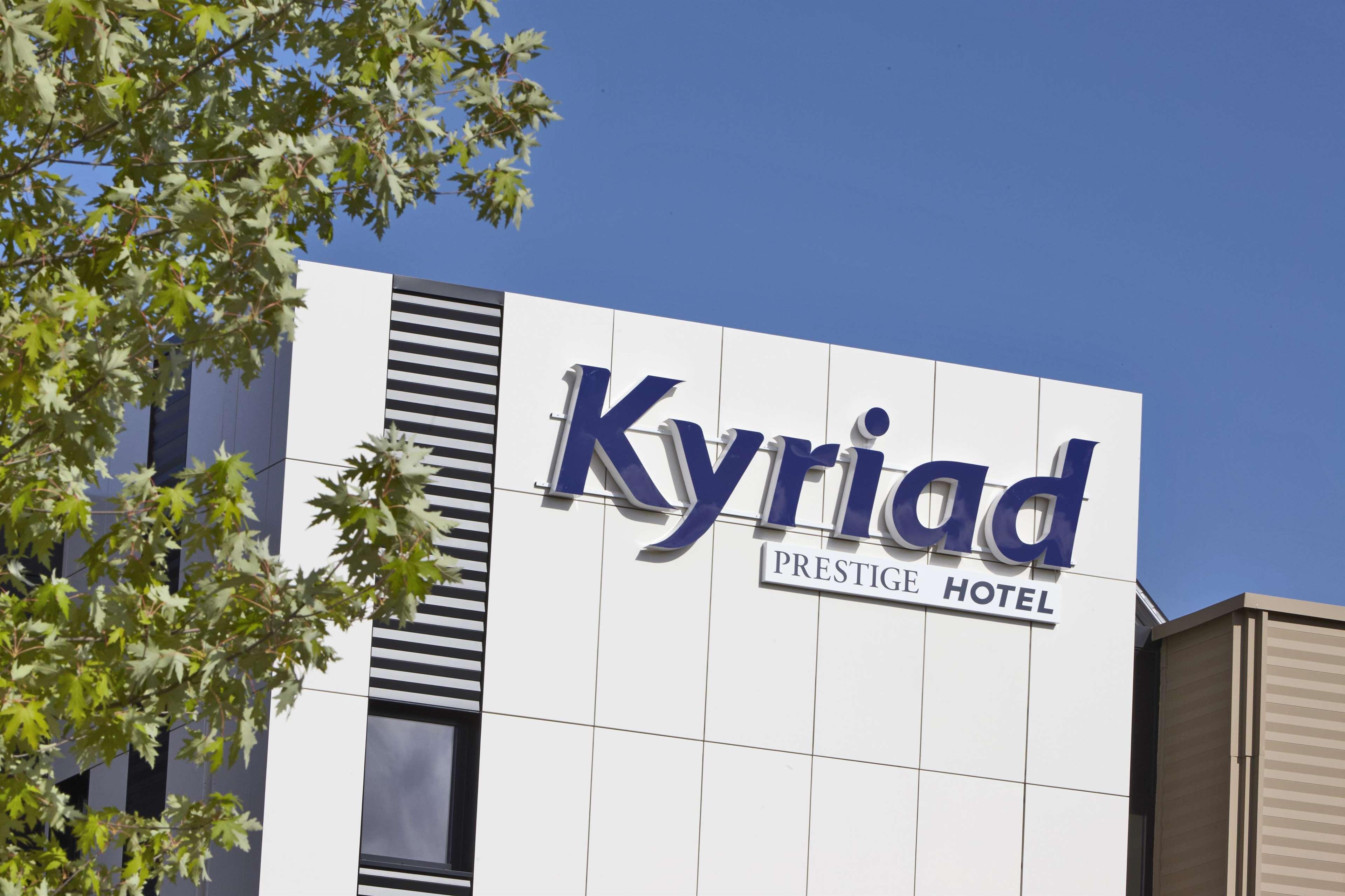 Kyriad Prestige Pau – Palais des Sports Bagian luar foto