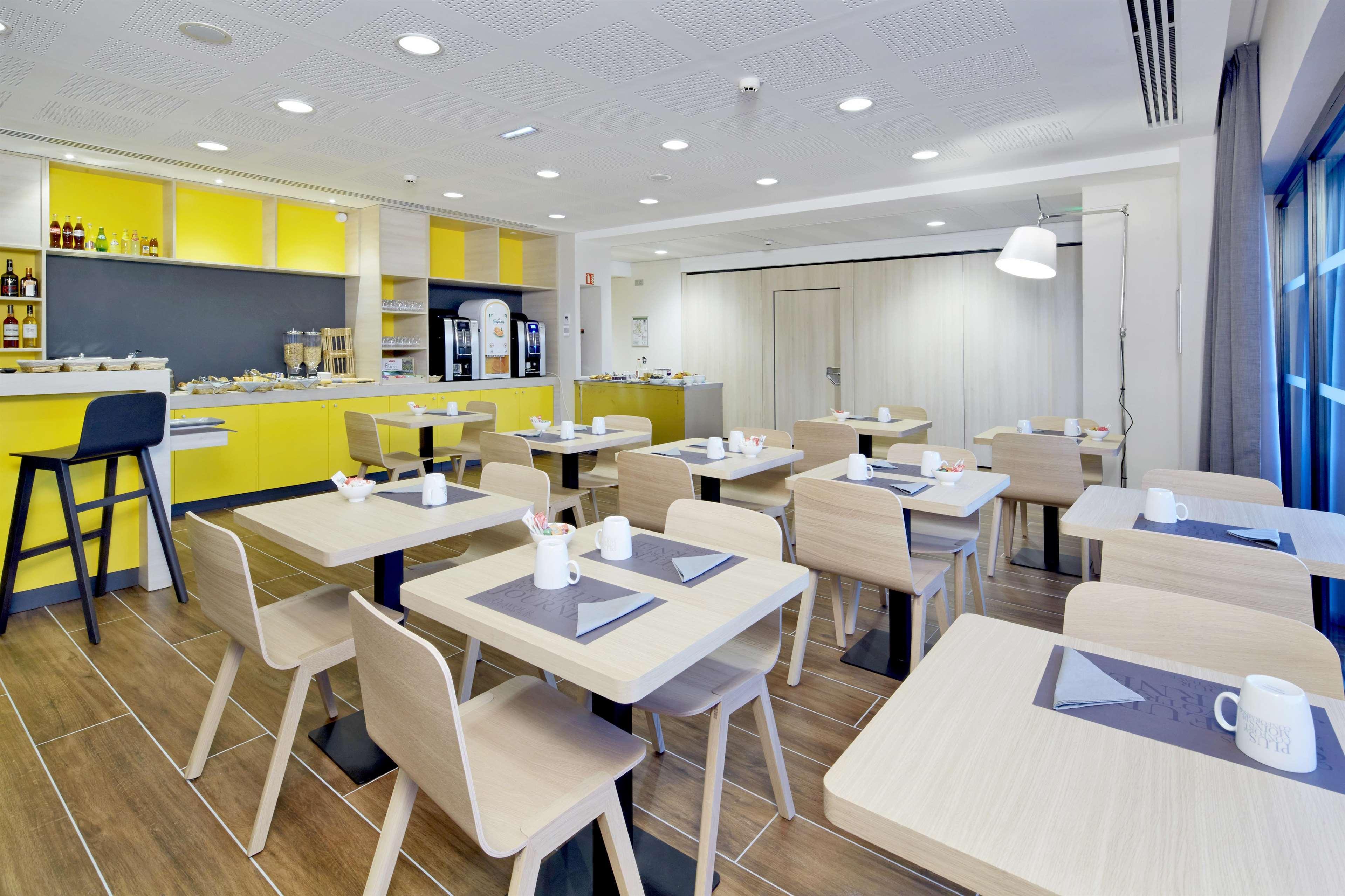 Kyriad Prestige Pau – Palais des Sports Bagian luar foto