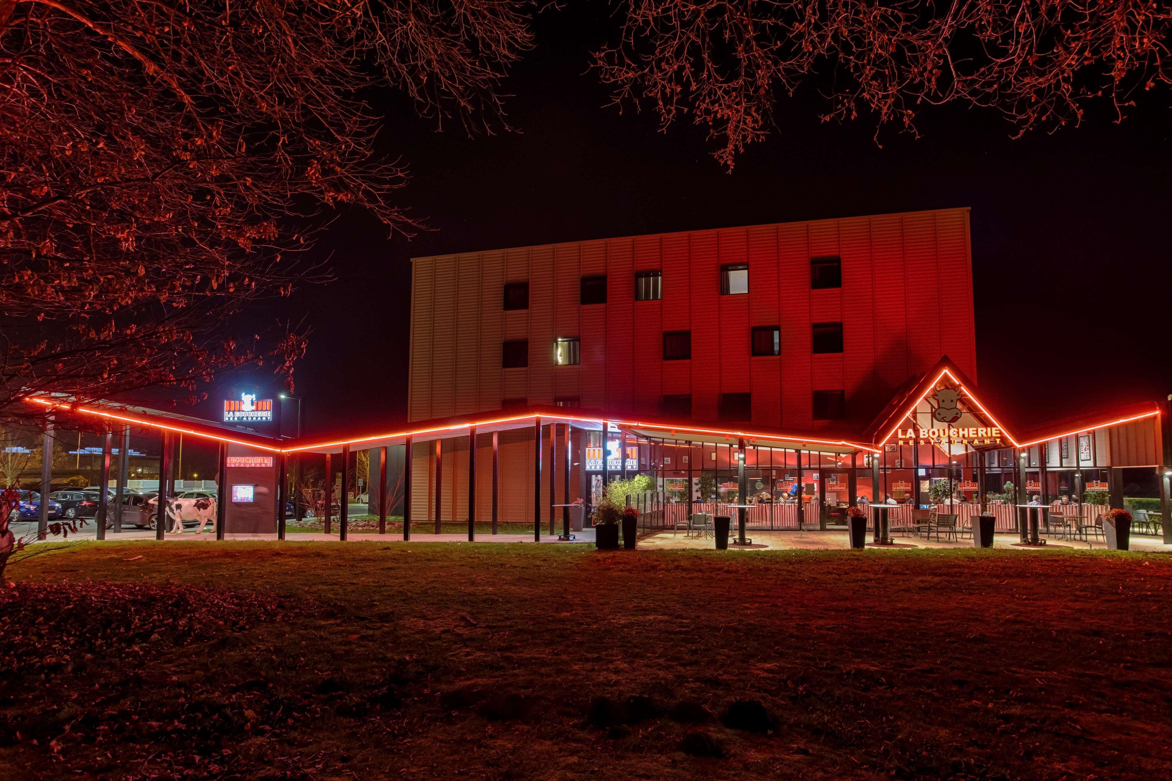 Kyriad Prestige Pau – Palais des Sports Bagian luar foto