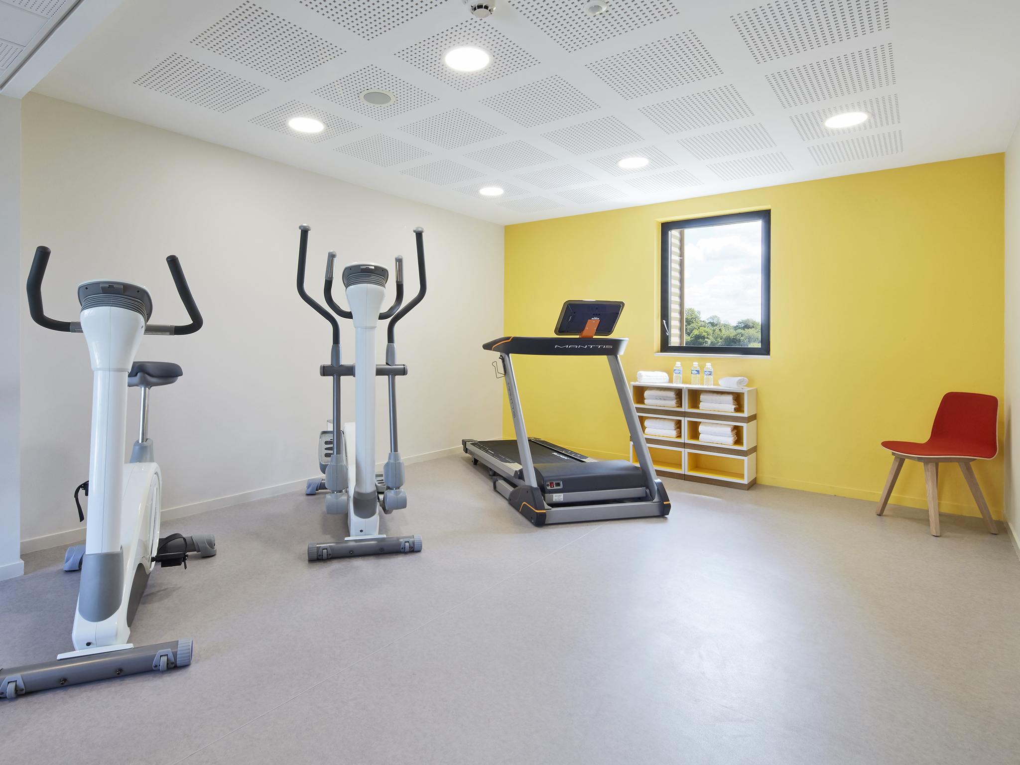 Kyriad Prestige Pau – Palais des Sports Bagian luar foto