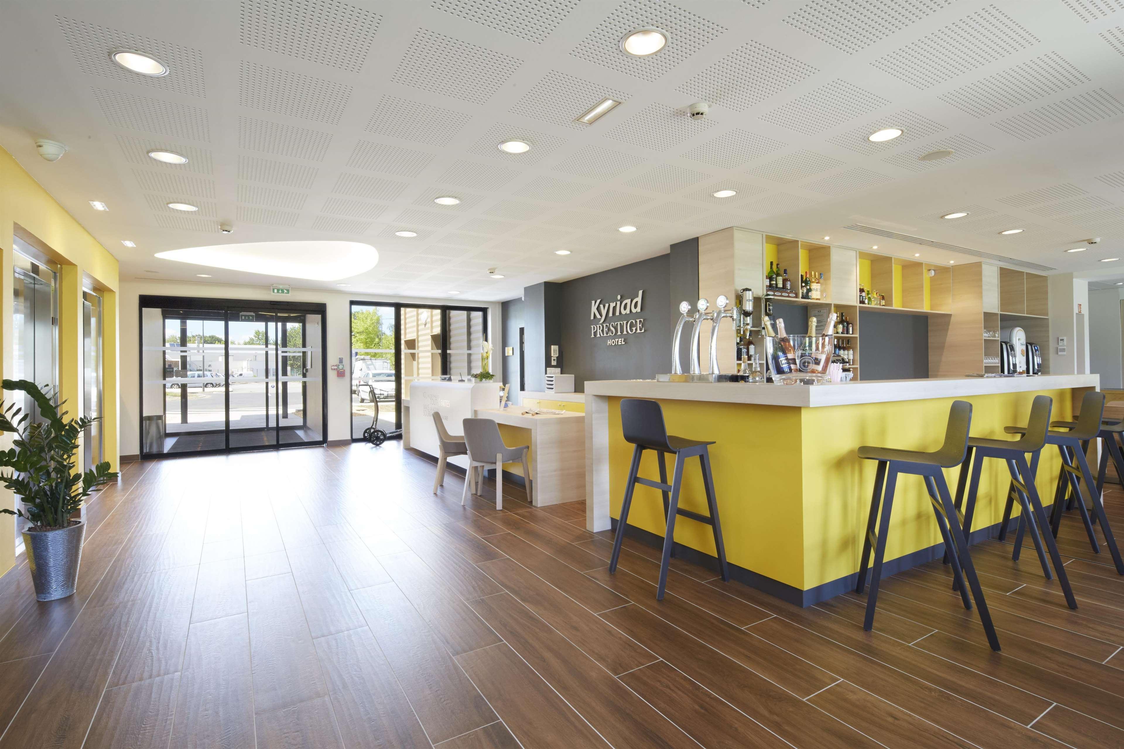 Kyriad Prestige Pau – Palais des Sports Bagian luar foto