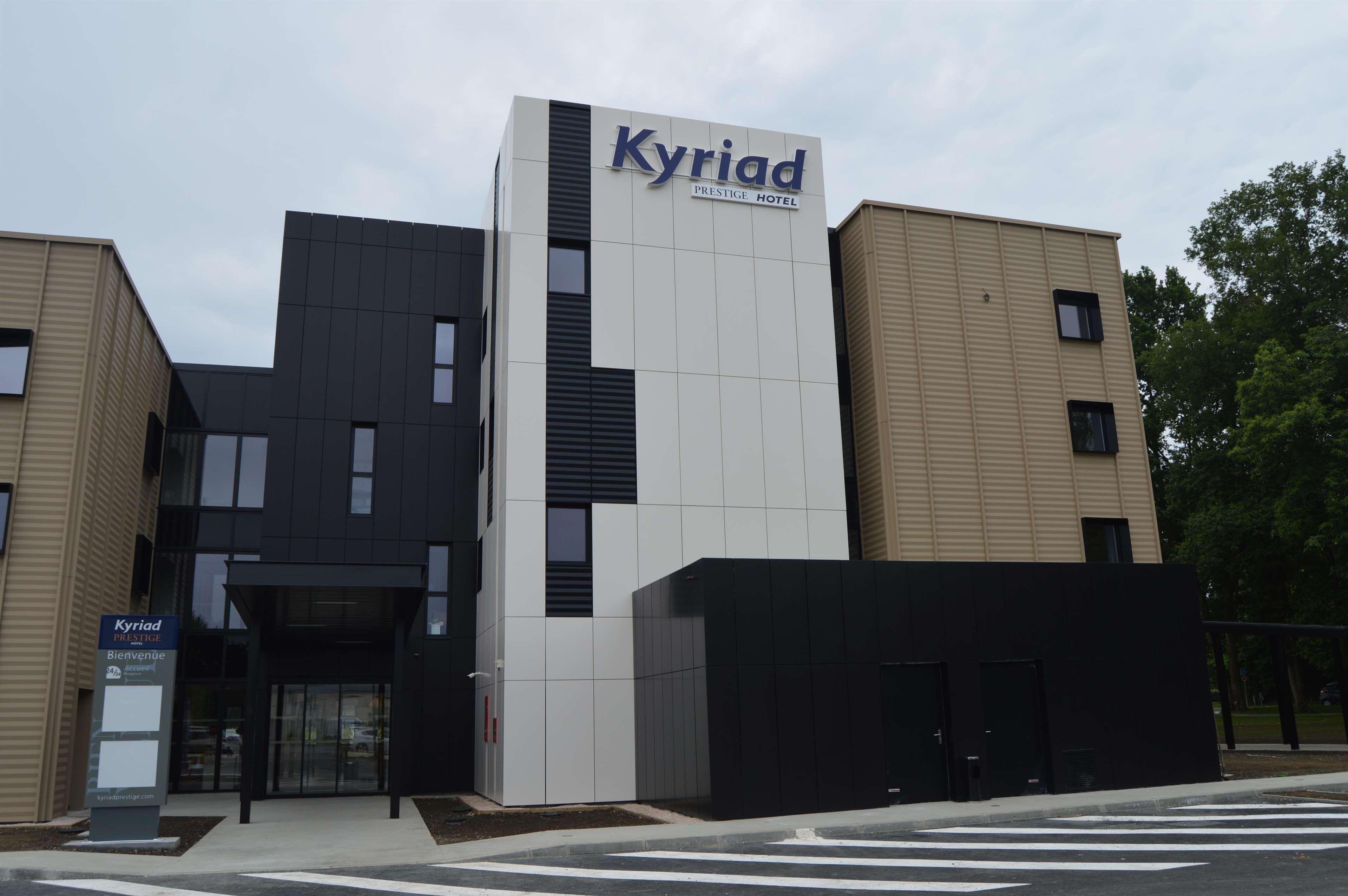 Kyriad Prestige Pau – Palais des Sports Bagian luar foto