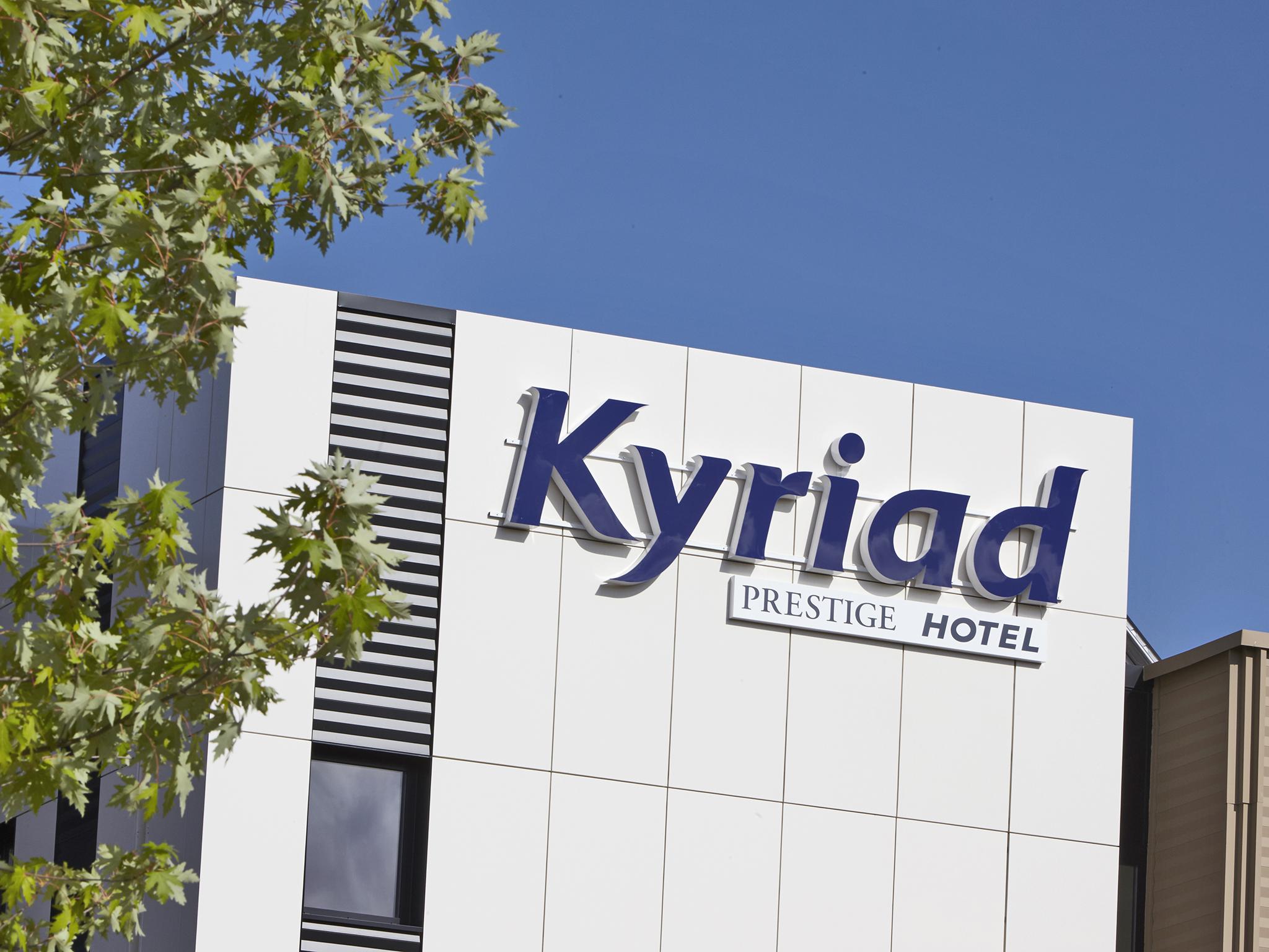 Kyriad Prestige Pau – Palais des Sports Bagian luar foto