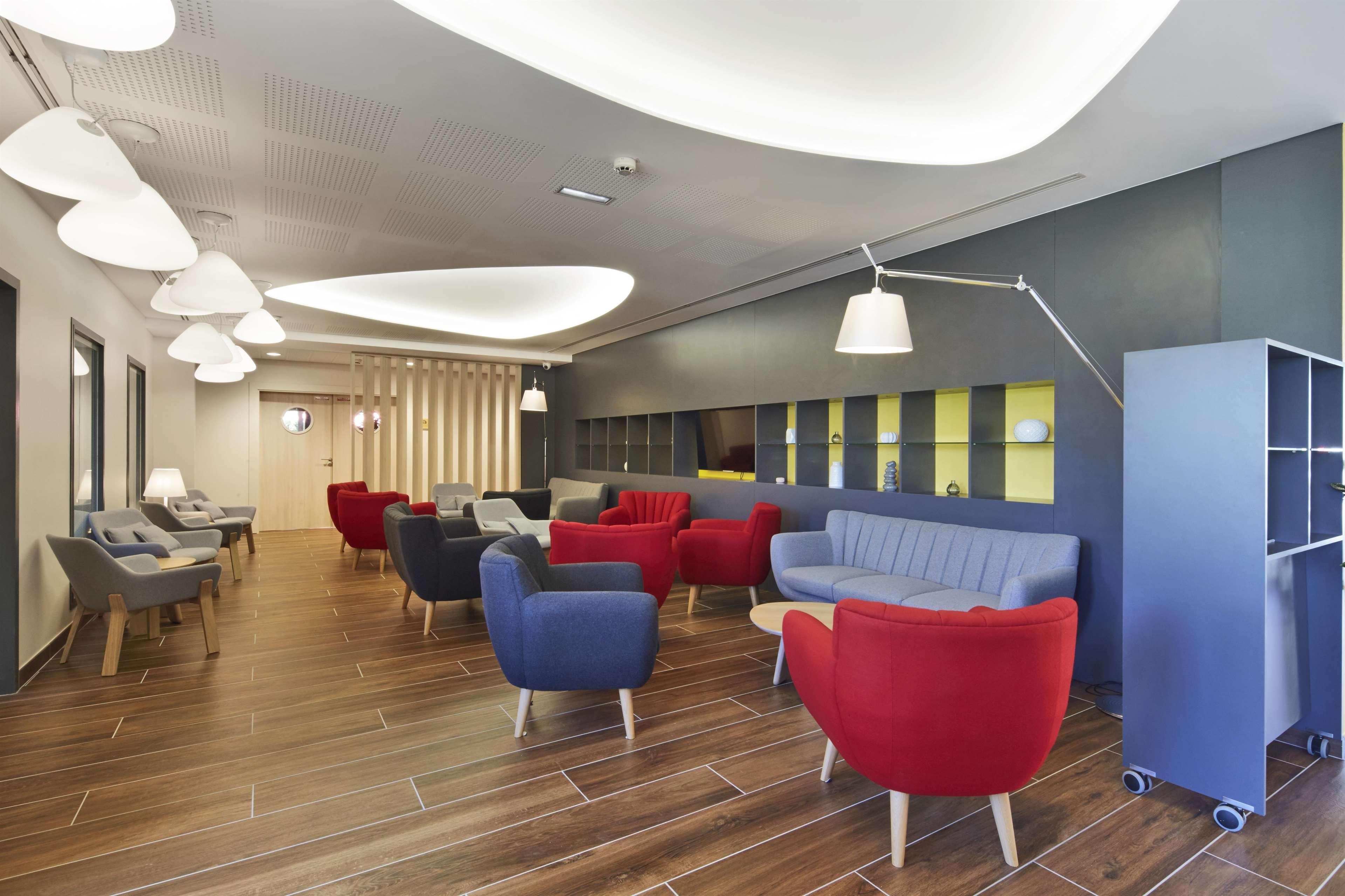 Kyriad Prestige Pau – Palais des Sports Bagian luar foto